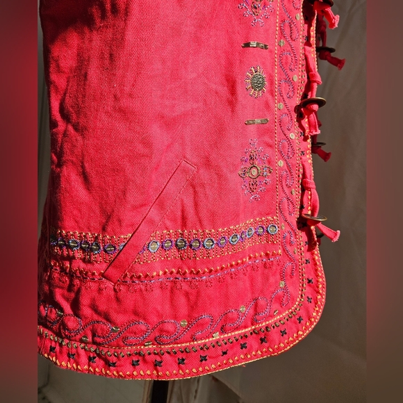 Graff by UM Company Embroidered Red Open Front Casual Vest - Picture 11 of 16